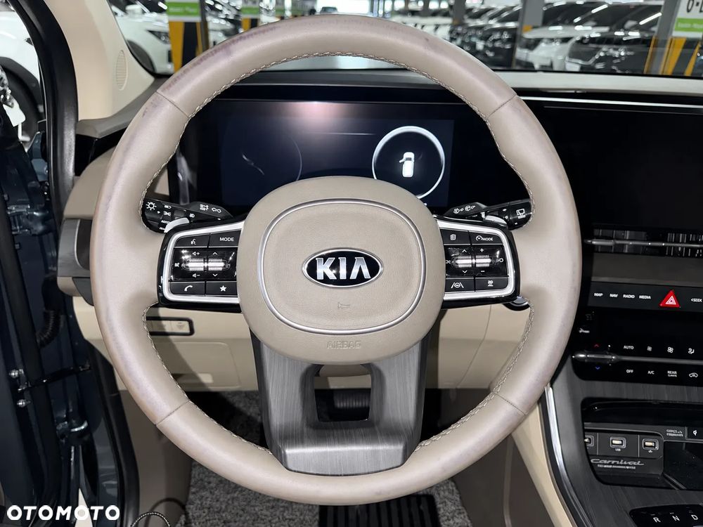 Kia Carnival - 14