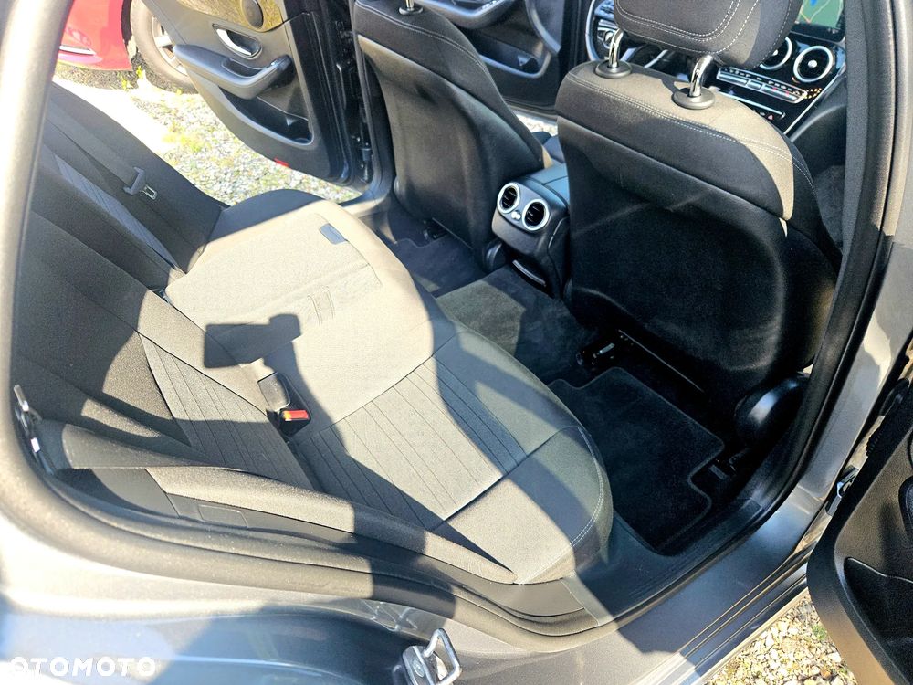 Mercedes-Benz Klasa C 220 d 4Matic T 9G-TRONIC - 23