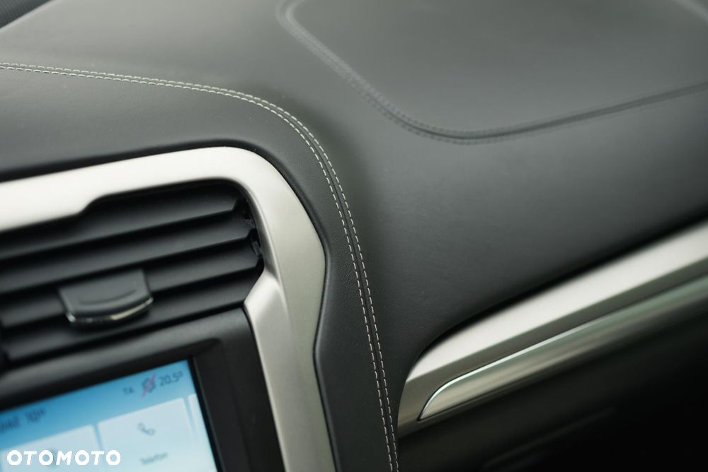 Ford Mondeo - 32