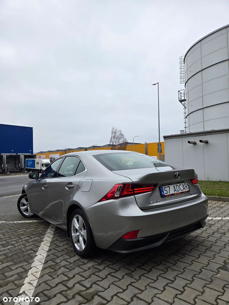 Lexus IS 300h Elite - 15