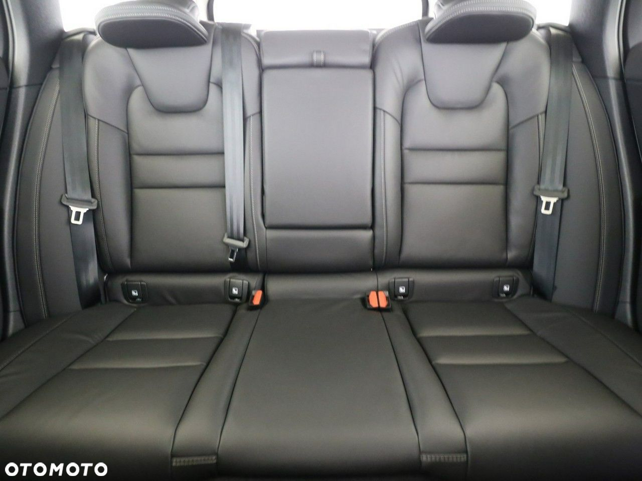 Volvo V60 Cross Country B5 B AWD Ultimate - 11
