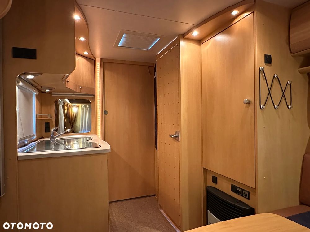 Dethleffs 510 CAMPER z napędem i przedsionkiem pompowanym !!! - 12
