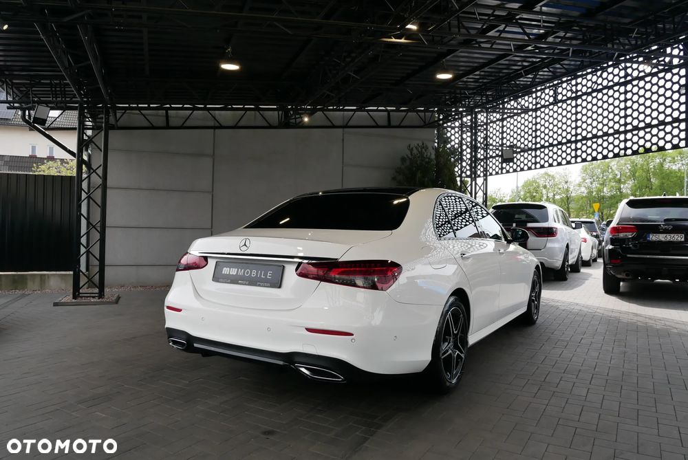 Mercedes-Benz Klasa E 220 d 4Matic 9G-TRONIC AMG Line - 3