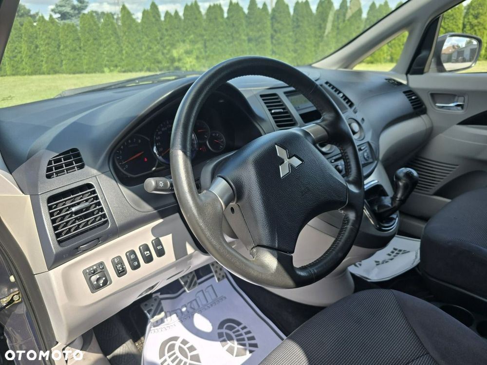 Mitsubishi Grandis - 13