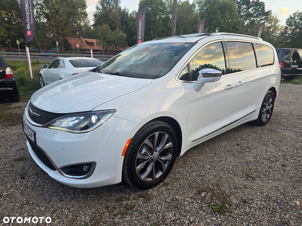 Chrysler Pacifica - 4