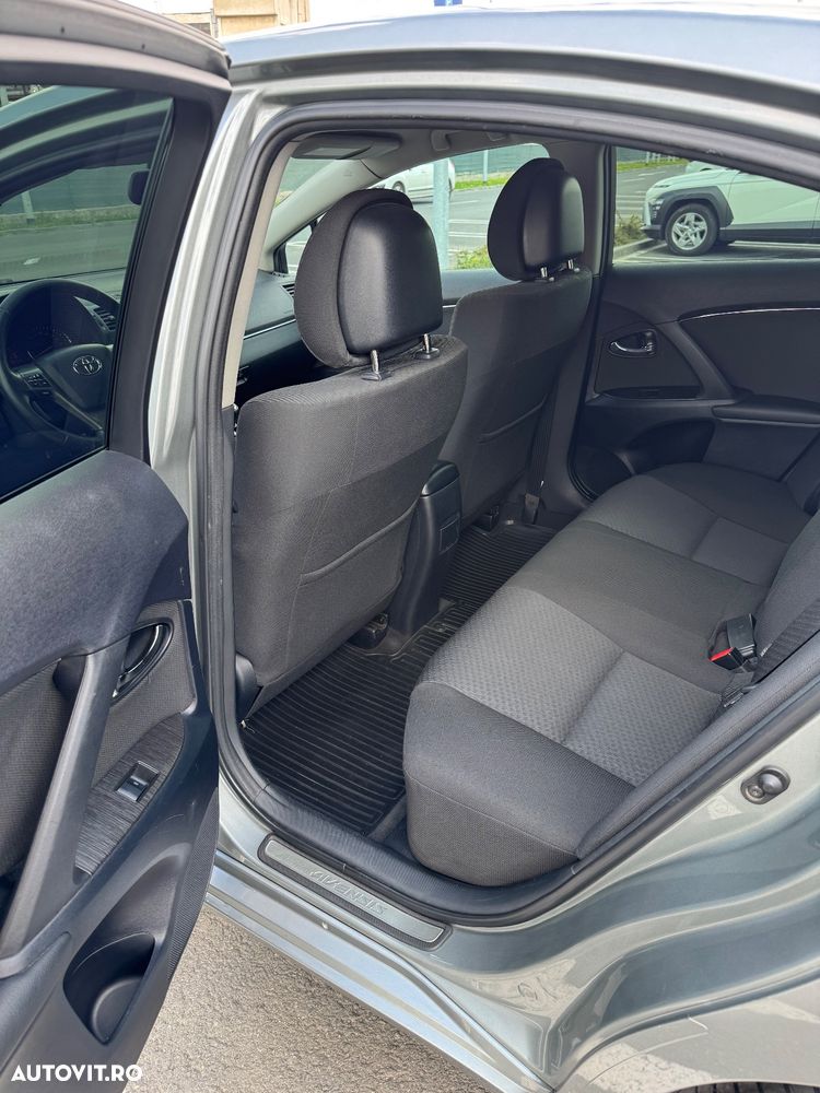 Toyota Avensis 2.0 D-4D Sedan Luna - 10
