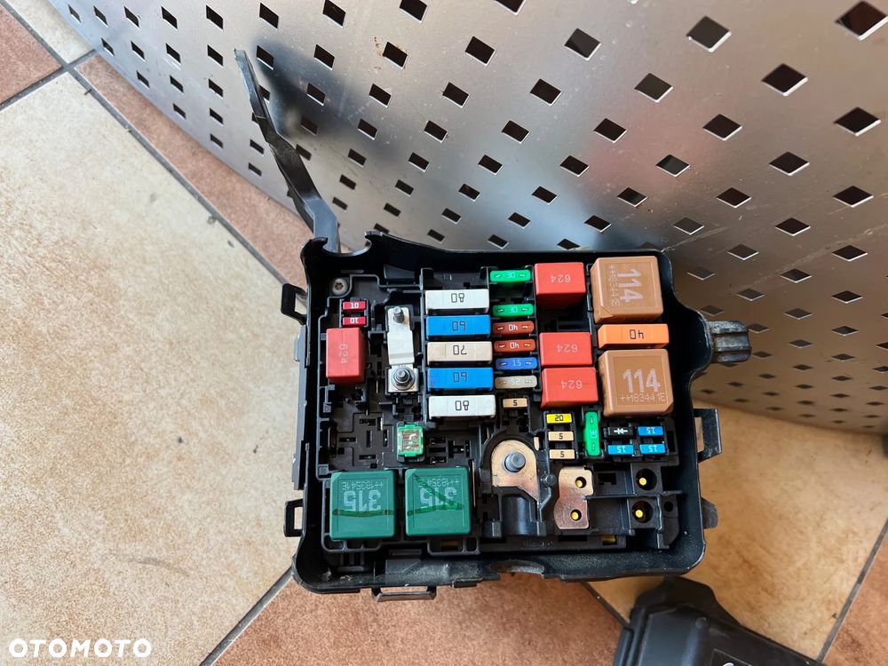 OBUDOWA SKRZYNKA BEZPIECZNIKÓW CITROEN C4 CACTUS 2019 R 1.2 THP - 3