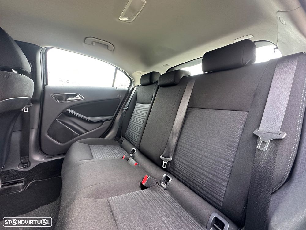 Mercedes-Benz A 180 CDI (BlueEFFICIENCY) - 8