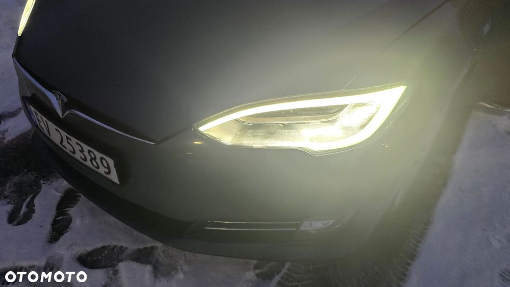 Tesla Model S - 10