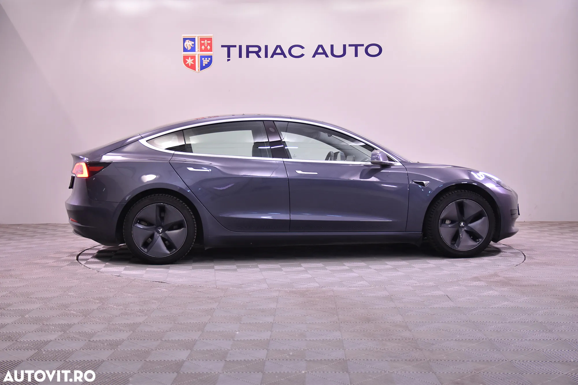 Tesla Model 3 - 6