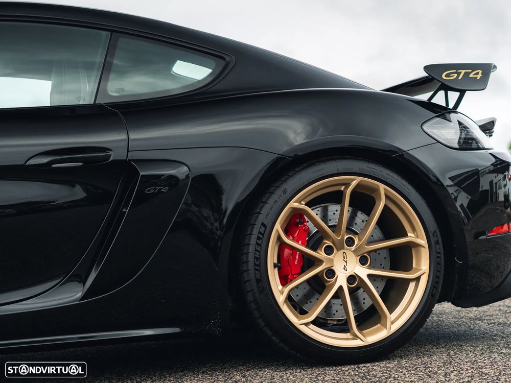 Porsche 718 Cayman GT4 - 27