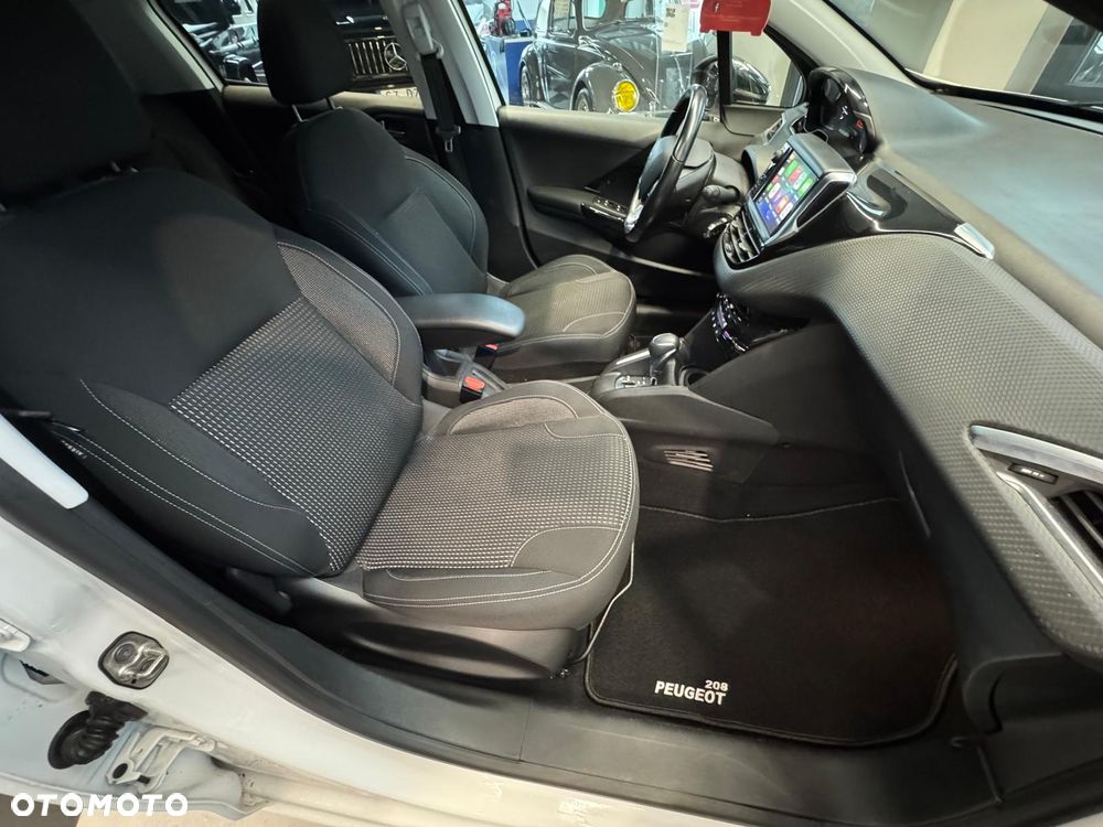 Peugeot 208 PureTech 110 Stop & Start EAT6 Allure - 28