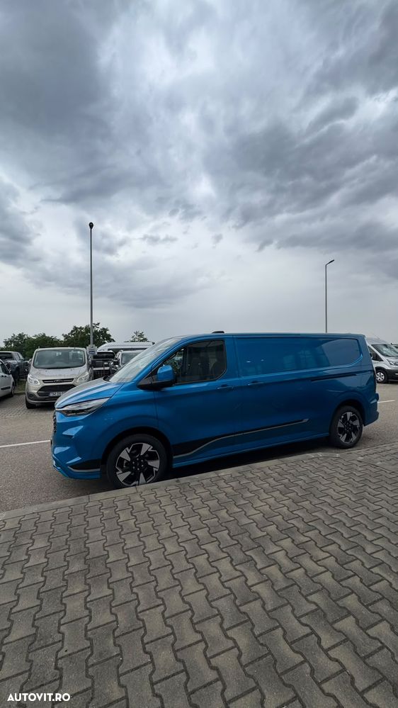 Ford CUSTOM VAN - 2