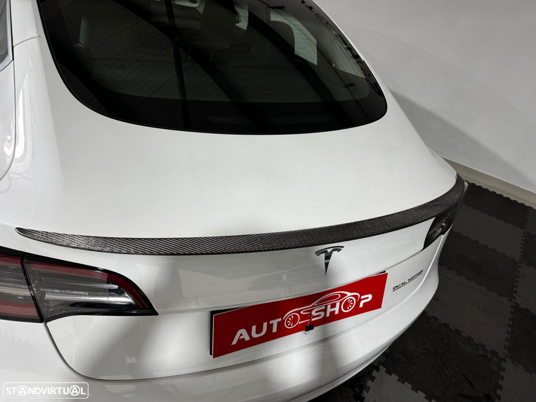 Tesla Model 3 Performance Dual Motor AWD - 24