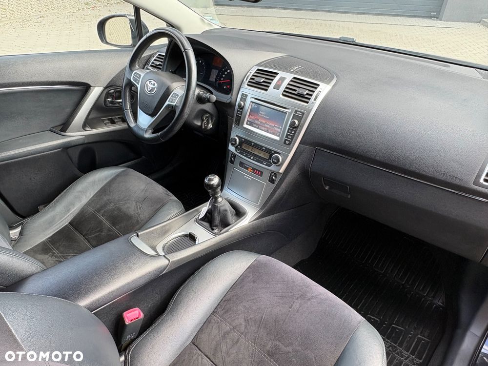 Toyota Avensis 1.8 Sol NAVI - 10
