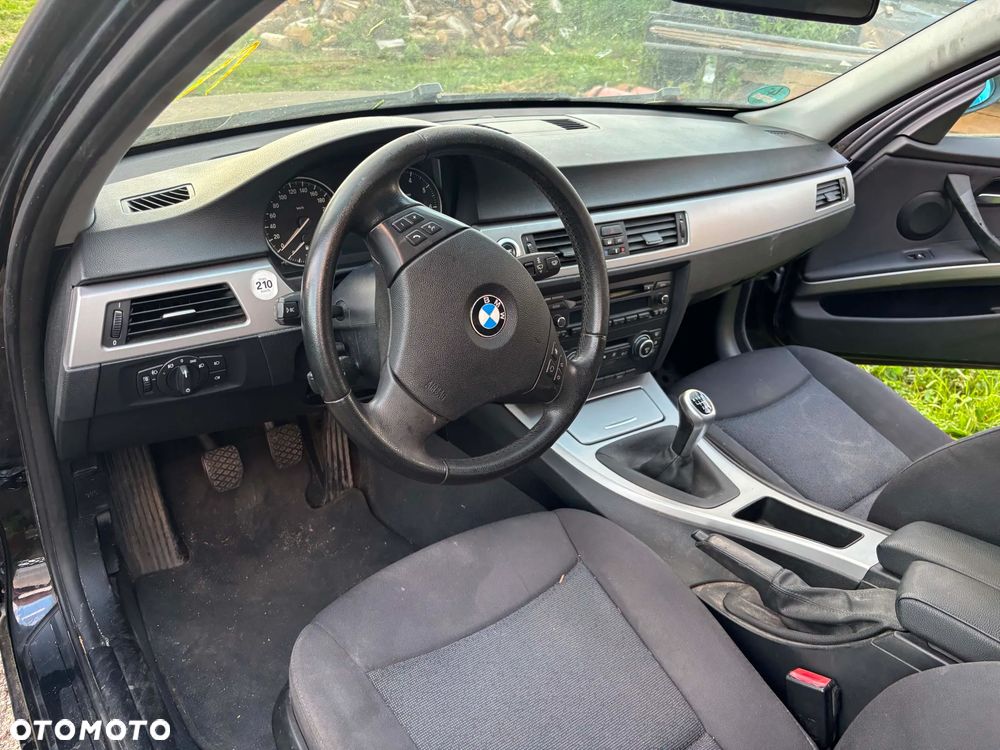 BMW Seria 3 318i - 4