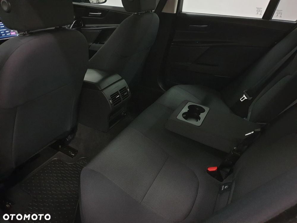 Jaguar XE 2.0 D Prestige - 25