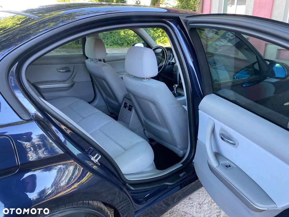 BMW Seria 3 320d - 25