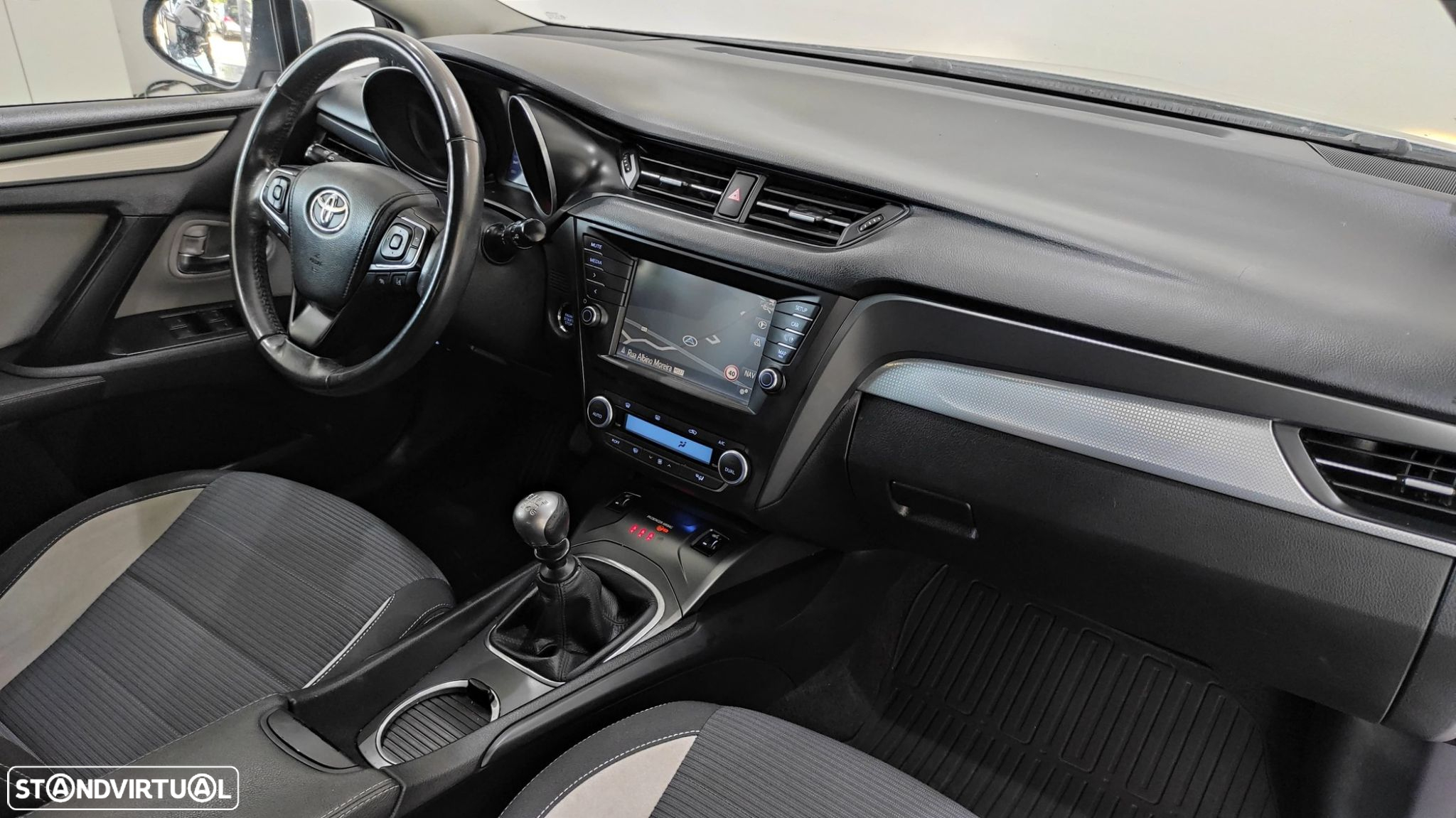 Toyota Avensis Touring Sports 2.0 D-4D Exclusive+GPS - 26