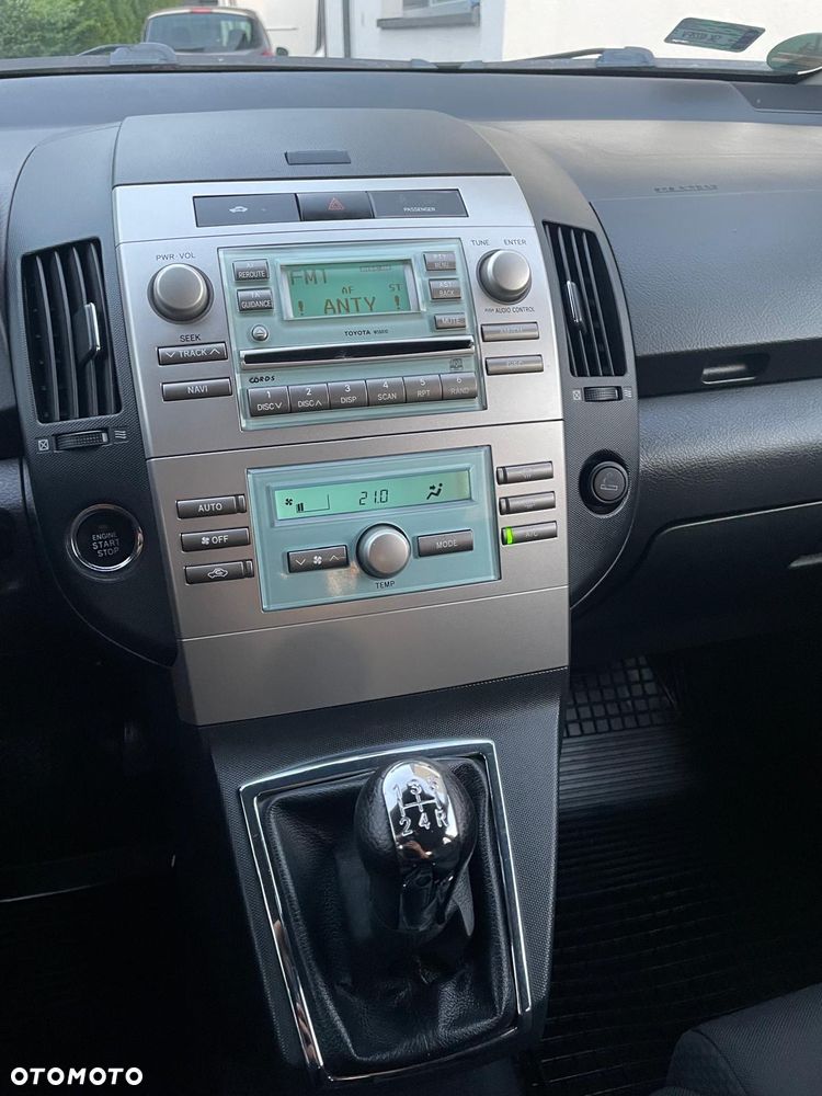 Toyota Corolla Verso 1.8 Premium + 7os - 22