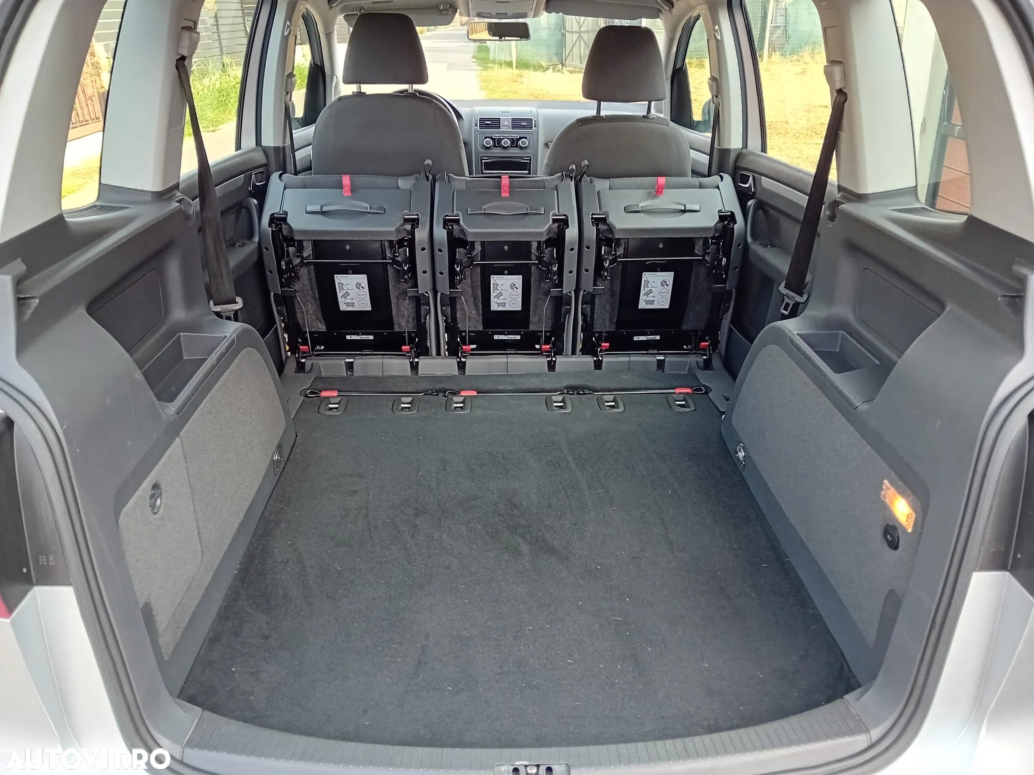 Volkswagen Touran 1.6 TDI DPF BlueMotion Technology DSG Comfortline - 10