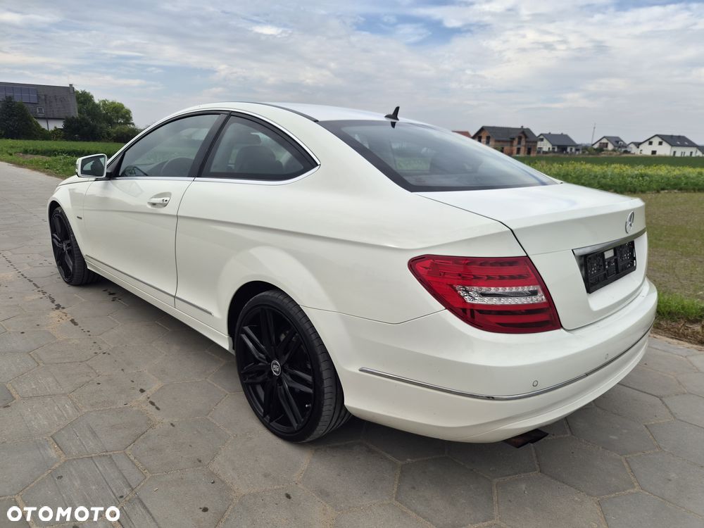 Mercedes-Benz C-Class 2011 photo 5