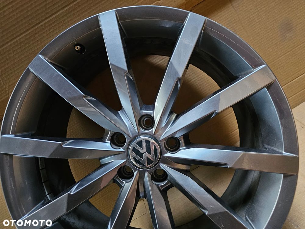 (F38) Volkswagen OE New Beetle Golf Passat / 5C0 601 025AT / 8Jx20 ET48 5x112 - 2