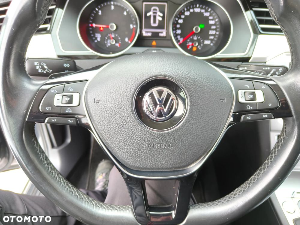 Volkswagen Passat 2.0 TDI SCR DSG Comfortline - 14