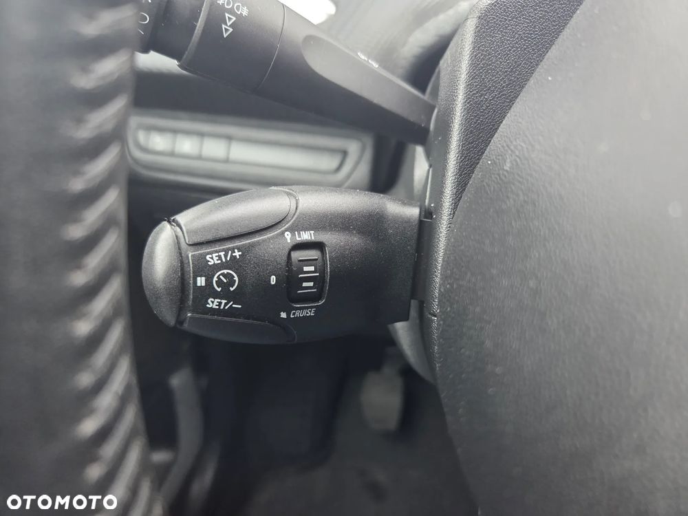 Peugeot 2008 1.2 Pure Tech Style EU6 - 10