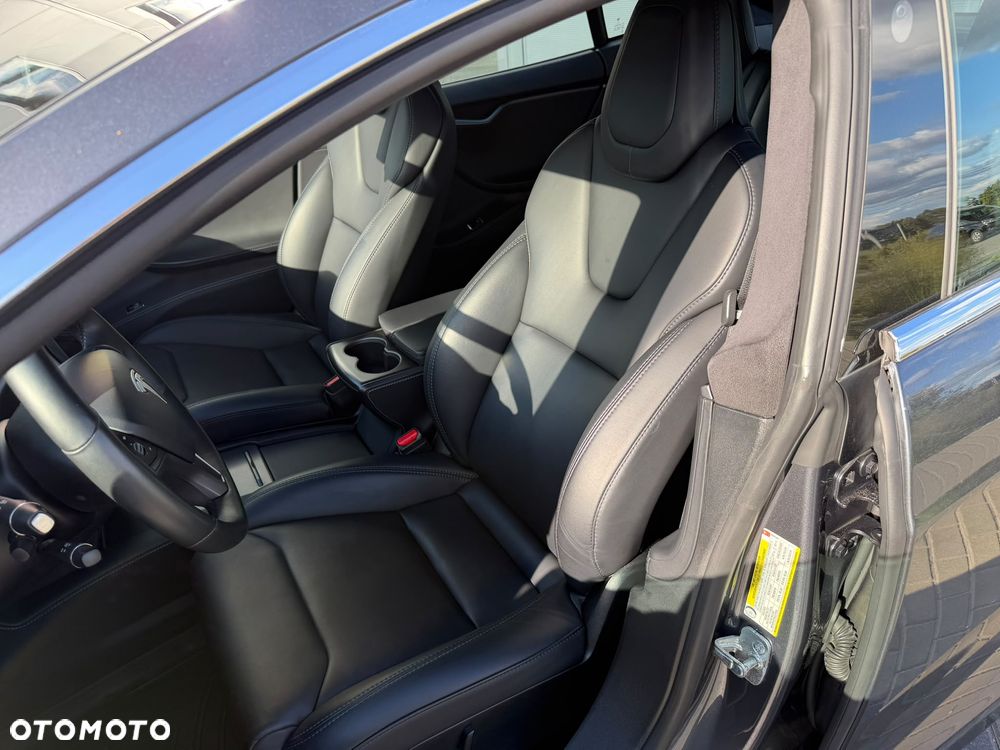 Tesla Model S - 12