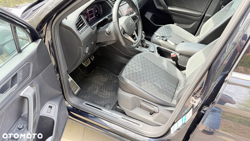 Volkswagen Tiguan 2.0 TDI SCR 4MotION DSG R-Line - 24