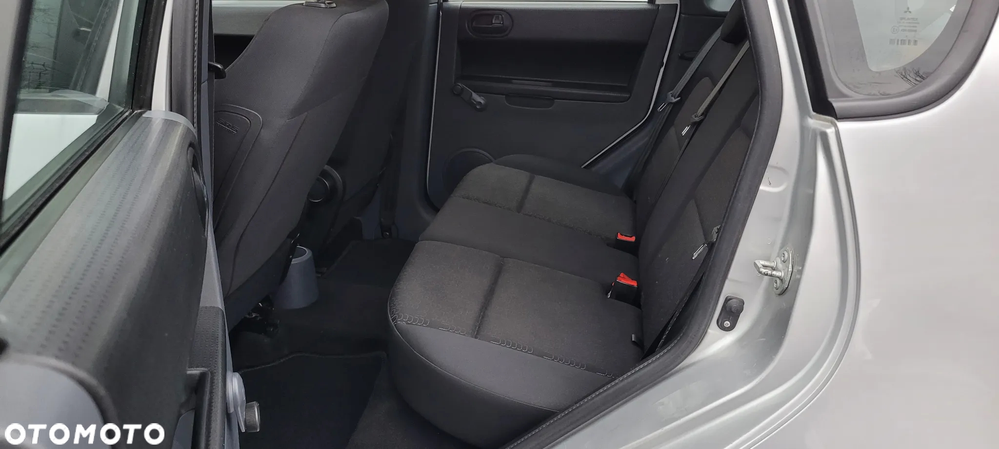 Mitsubishi Colt - 16
