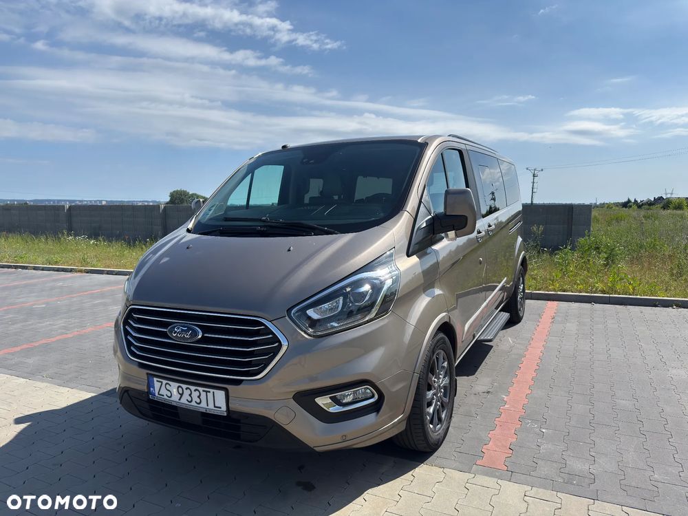 Ford Tourneo Custom - 1