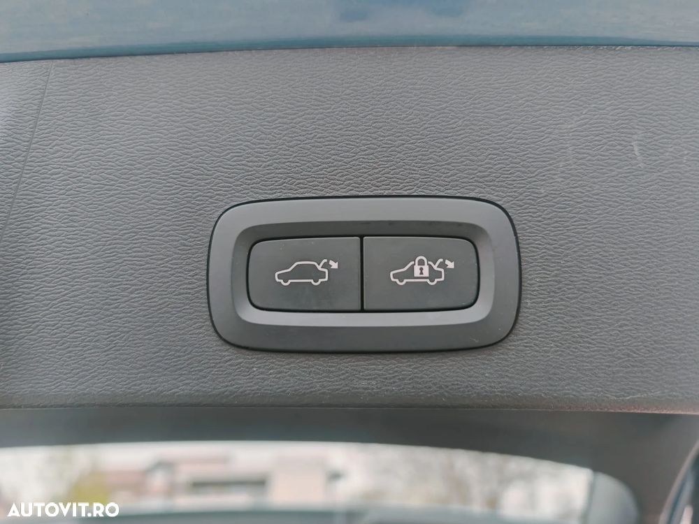 Volvo XC 40 T4 Recharge DKG Ultimate Bright - 19