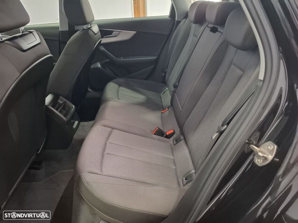 Audi A4 Avant 30 TDI S tronic - 13