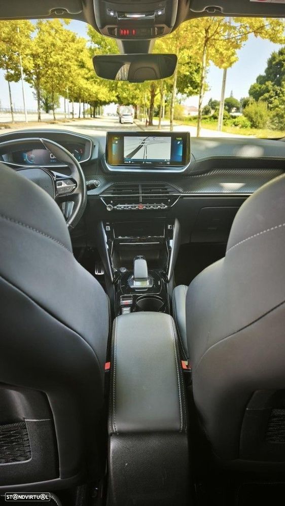 Peugeot e-2008 50 kWh GT - 12