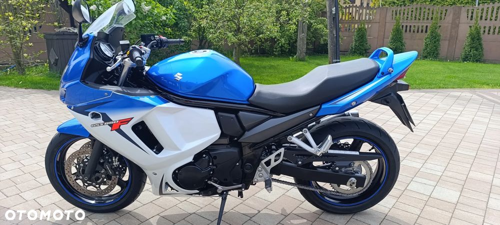 Suzuki GSX - 2