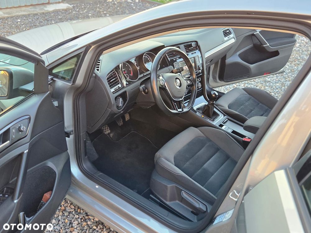 Volkswagen Golf - 2