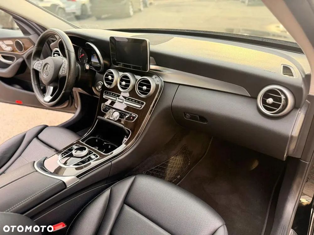 Mercedes-Benz Klasa C 300 9G-TRONIC Edition - 16