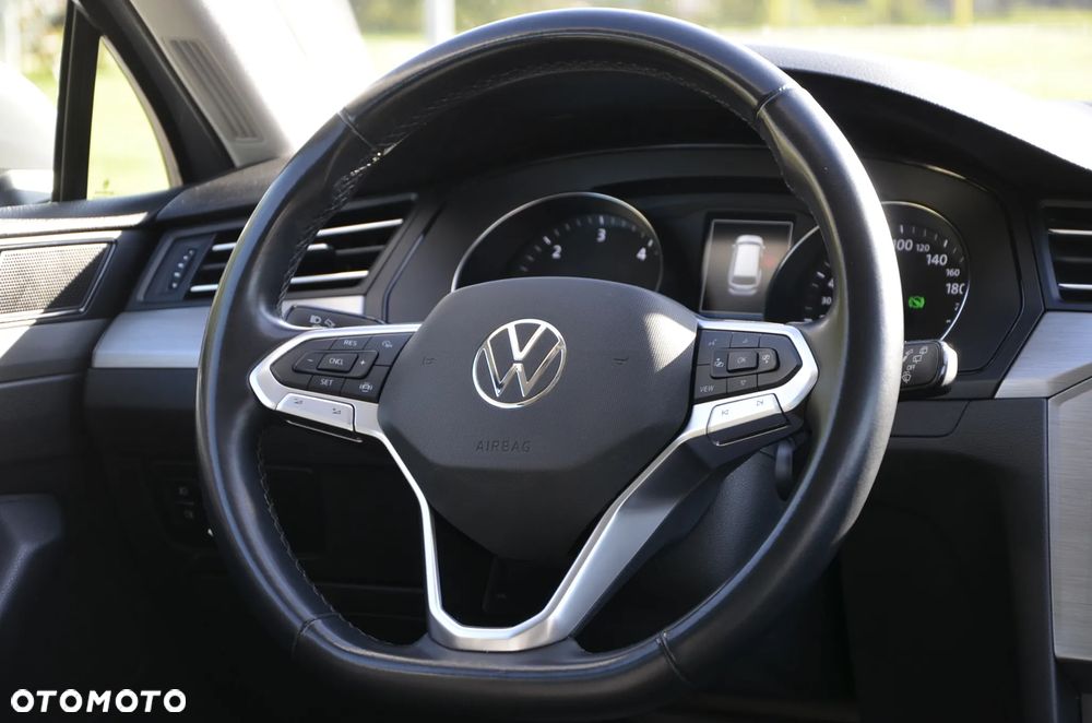 Volkswagen Passat - 28
