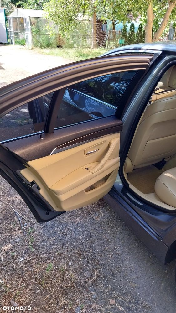 BMW Seria 5 525d - 12