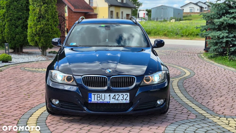 BMW Seria 3 320d xDrive - 29