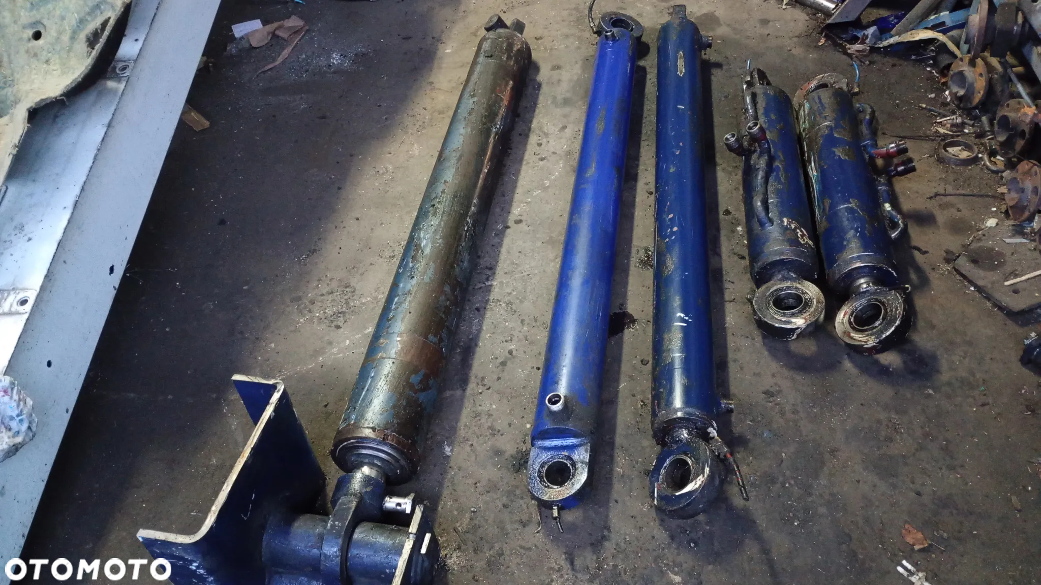 FV. Długi Siłownik  Hydrauliczny dwustronnego działania Obudowa fi 105 mm TŁOK FI 60 mm Rozłożony 226 cm Złożony 140 cm Skok 86 cm Wysuw MASYWNY MOCNY - 3
