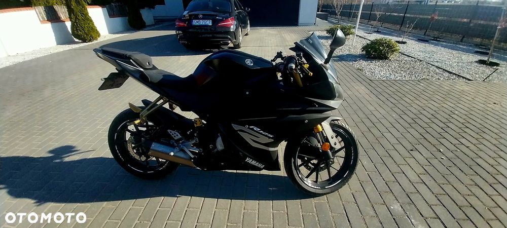 Yamaha YZF - 4
