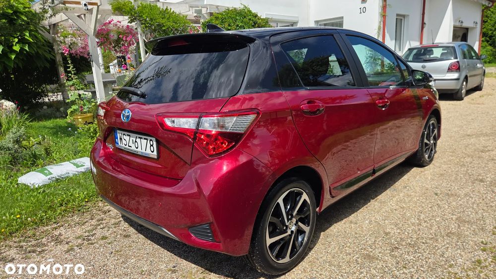 Toyota Yaris Hybrid 100 Selection - 3
