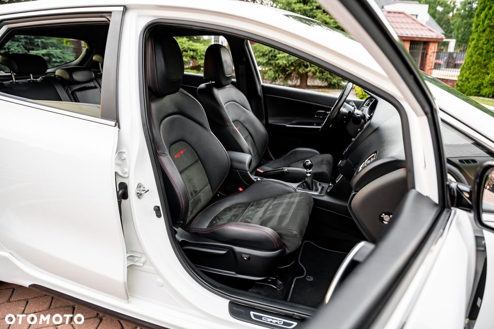 Kia Ceed 1.6 T-GDI GT - 22