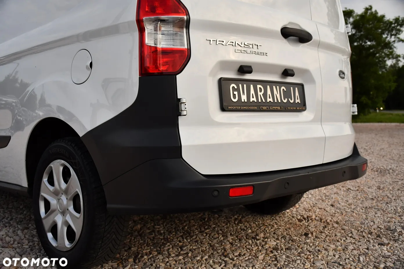 Ford Transit Courier - 21