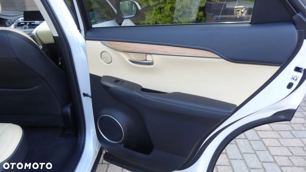 Lexus NX 300h Prestige AWD - 22