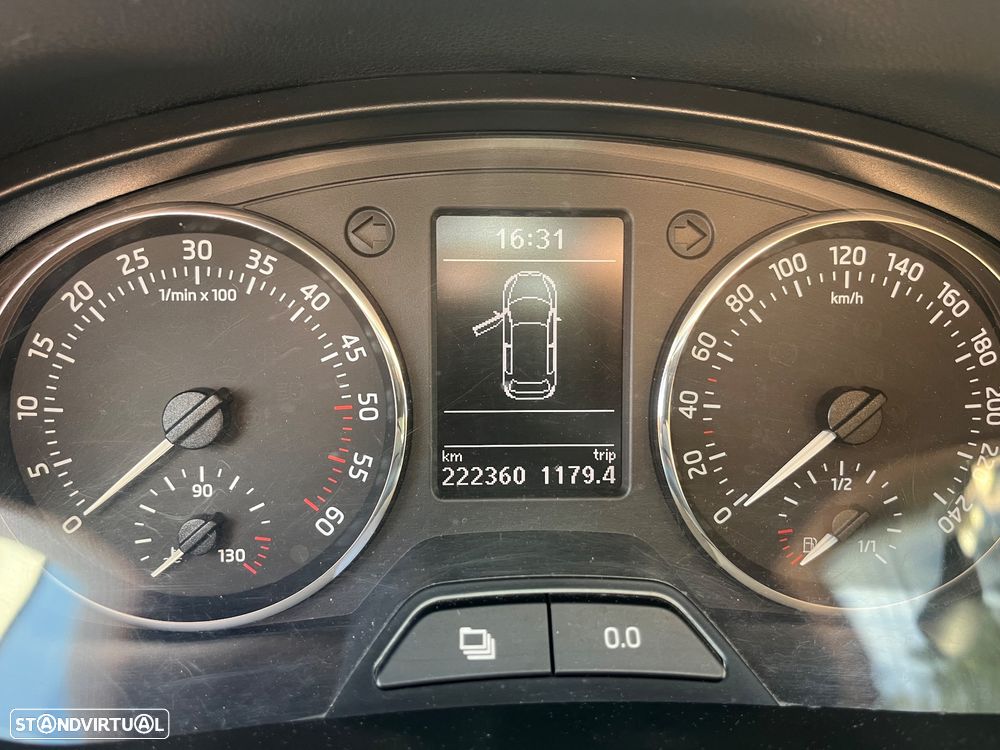 Skoda Rapid Spaceback 1.6 TDi Elegance - 4