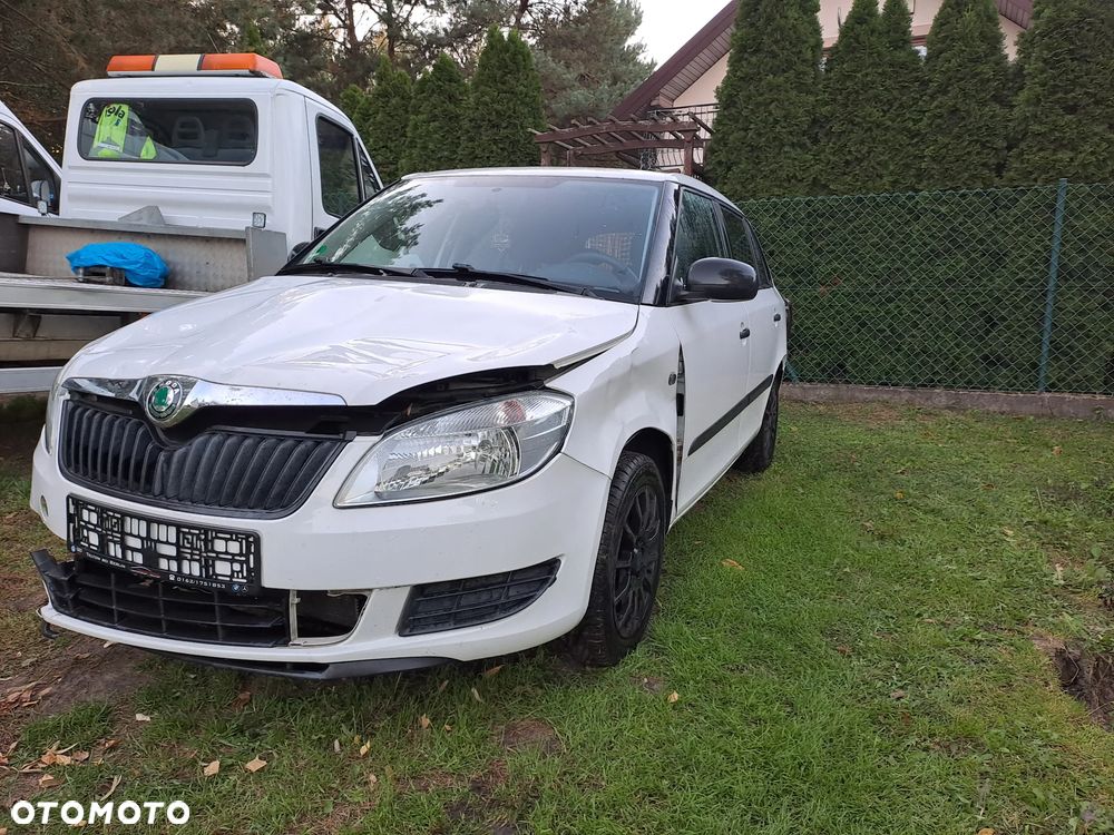 Skoda Fabia 2012 photo 2